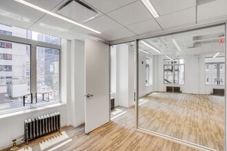 1674 Broadway, New York, NY à louer Photo intérieure- Image 2 de 5