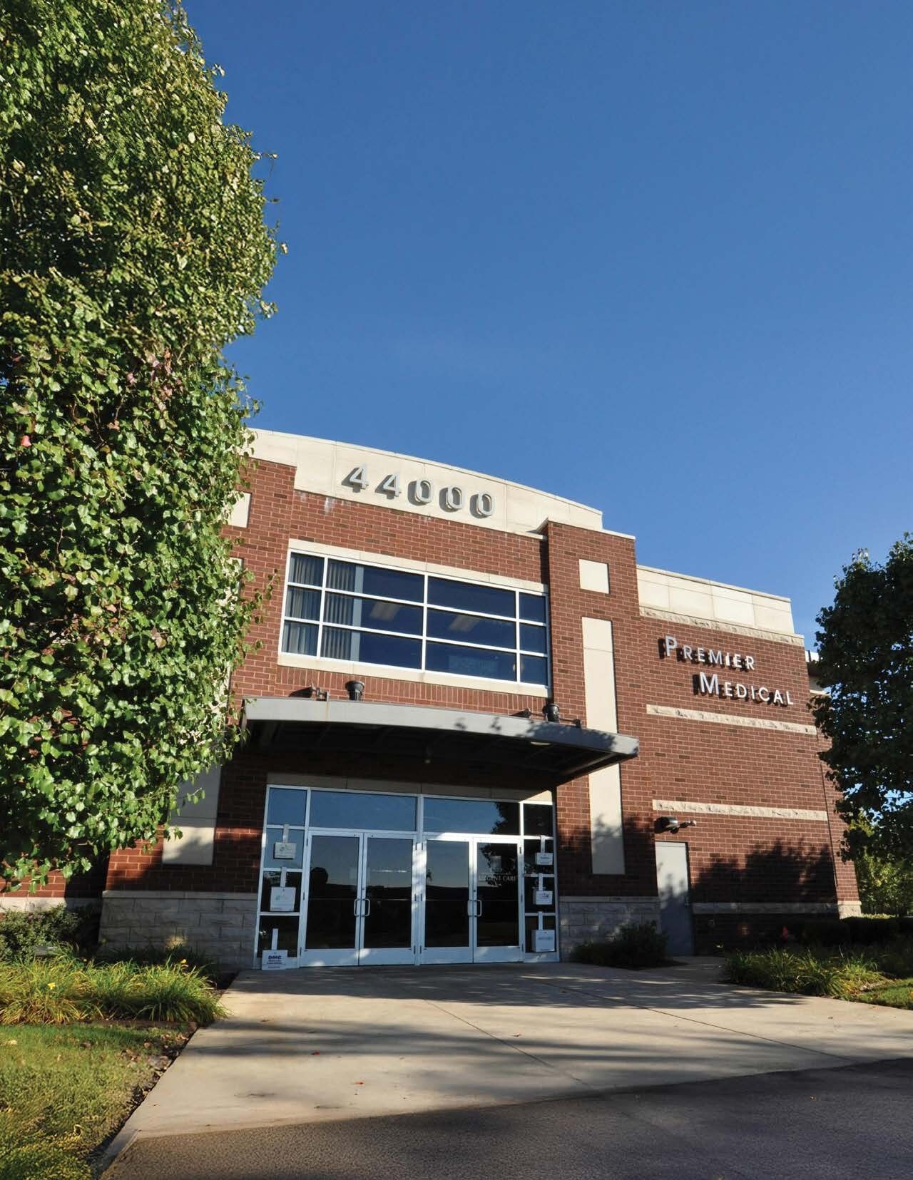 44000 W 12 Mile Rd, Novi, MI à louer Photo du bâtiment- Image 1 de 4