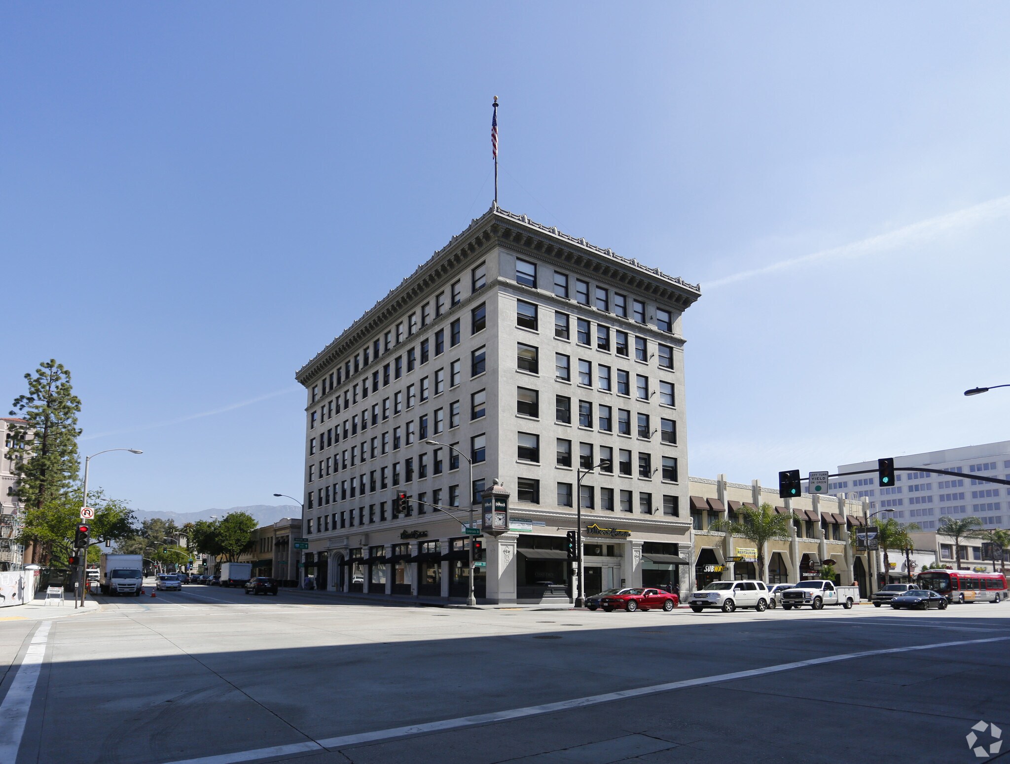 16-18 N Marengo Ave, Pasadena, CA à louer Photo du bâtiment- Image 1 de 7