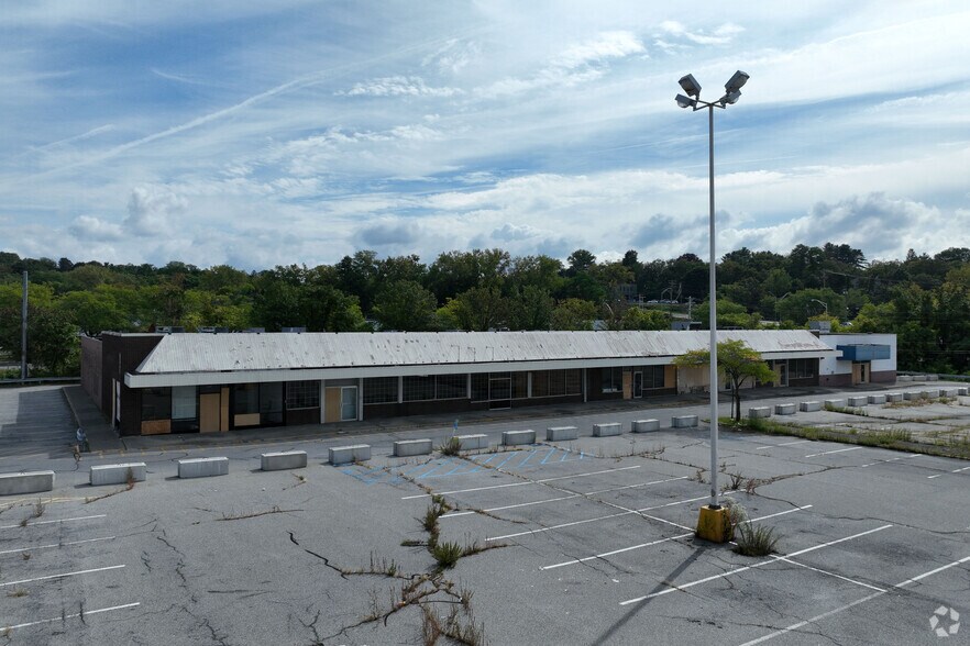 627-643 Dutchess Tpke, Poughkeepsie, NY à vendre - Photo du bâtiment - Image 2 de 4