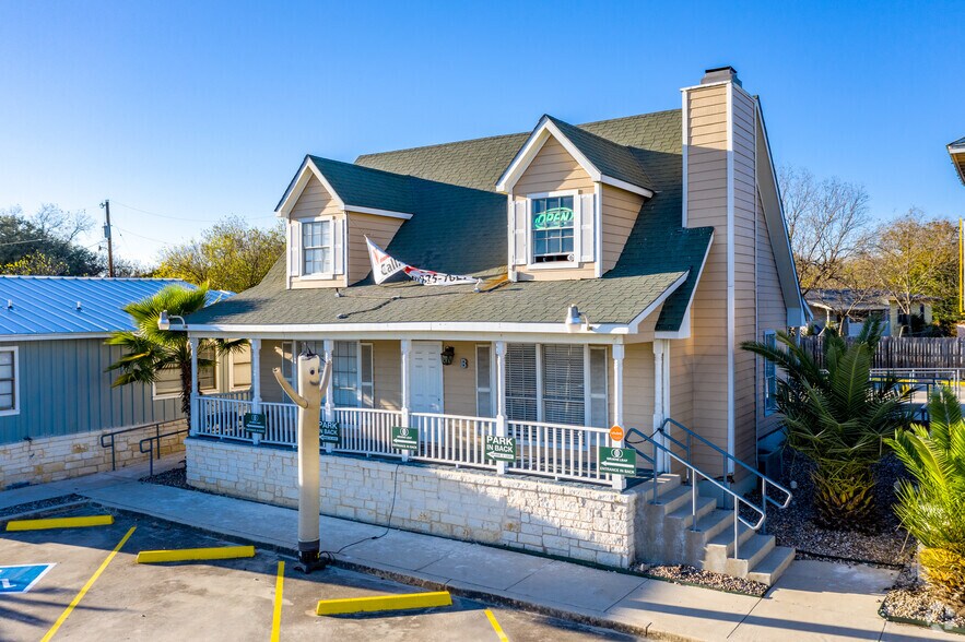 382 S Interstate 35, New Braunfels, TX à vendre - Photo du bâtiment - Image 2 de 38