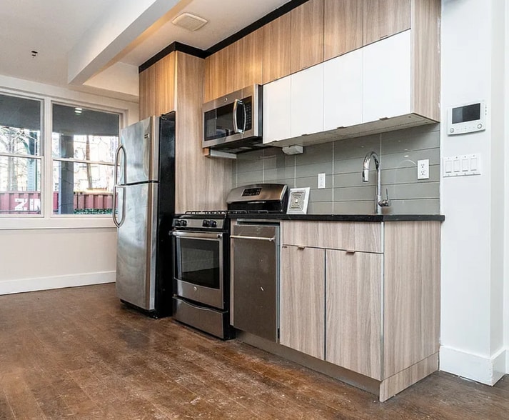 1929 Putnam Ave, Ridgewood, NY for sale - Interior Photo - Image 3 of 22