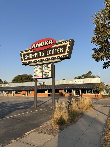 500 W Main St, Anoka, MN à louer - Photo du bâtiment - Image 3 de 14
