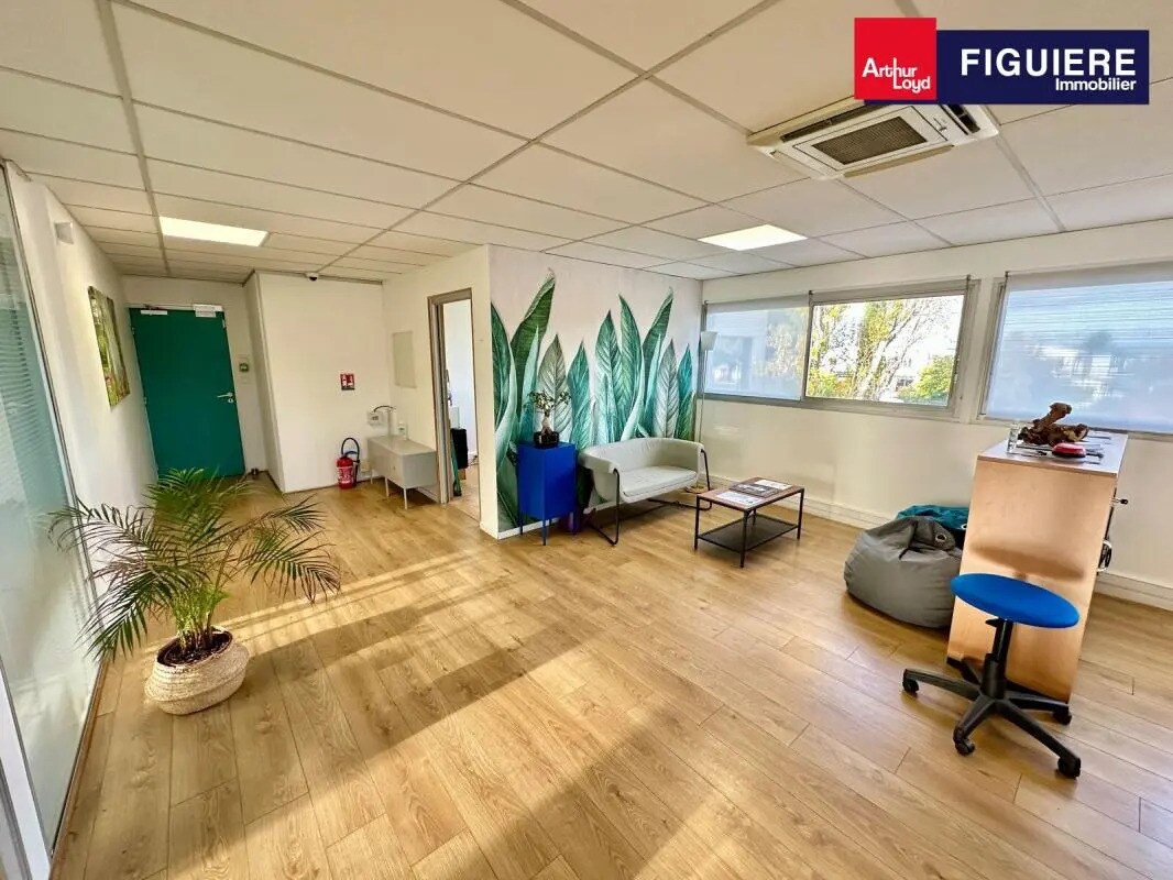 115 Rue Claude Nicolas Ledoux, Aix-en-Provence for lease Interior Photo- Image 1 of 9