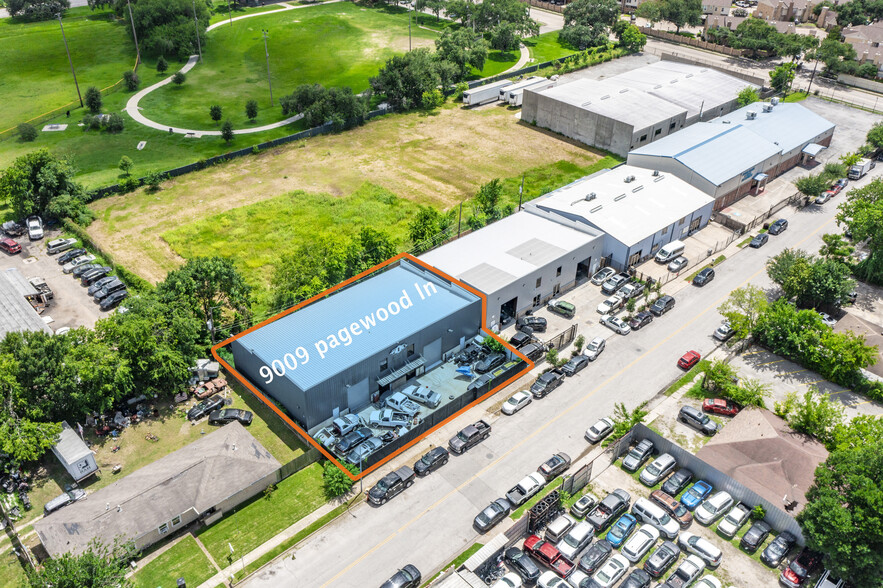 9009 Pagewood Ln, Houston, TX à vendre - Photo du bâtiment - Image 1 de 29