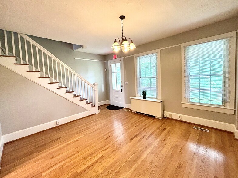 5805-5811 N Post Rd, Indianapolis, IN à louer - Photo du bâtiment - Image 2 de 6