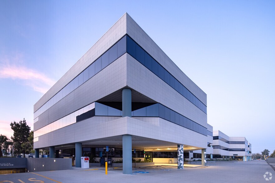 6345 Balboa Blvd, Encino, CA à louer - Photo du bâtiment - Image 2 de 24