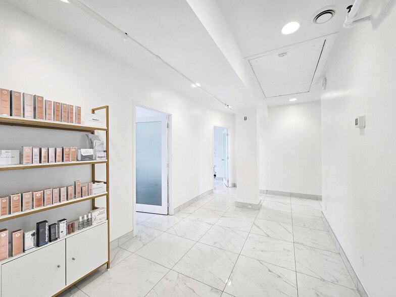 12-18 Byward Market Sq, Ottawa, ON à louer - Photo intérieure - Image 3 de 10