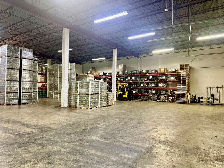7855-7955 NW 77th Ave, Medley, FL à louer - Photo du bâtiment - Image 3 de 3