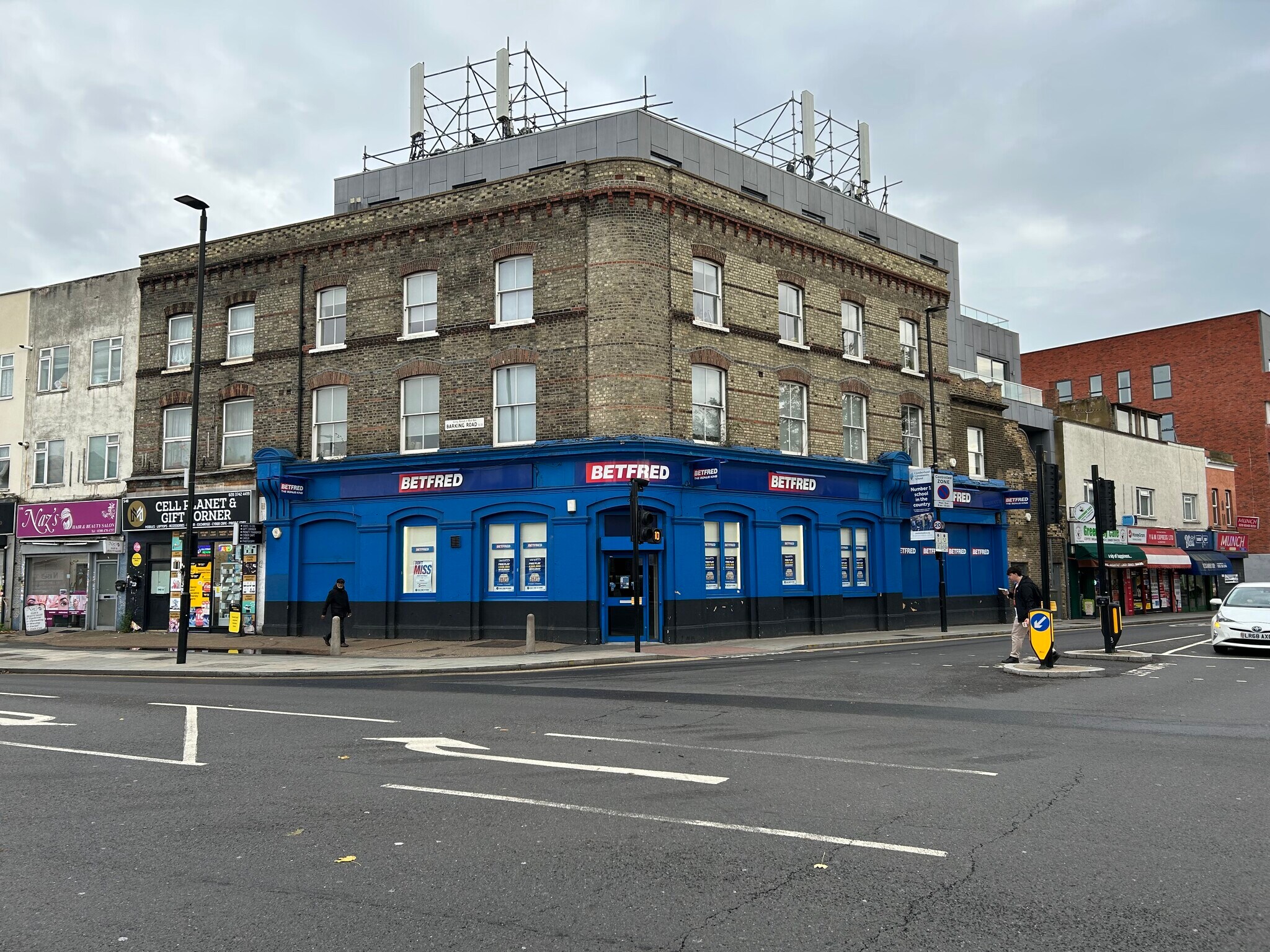 546-546A Barking Rd, Londres à vendre Photo principale- Image 1 de 10