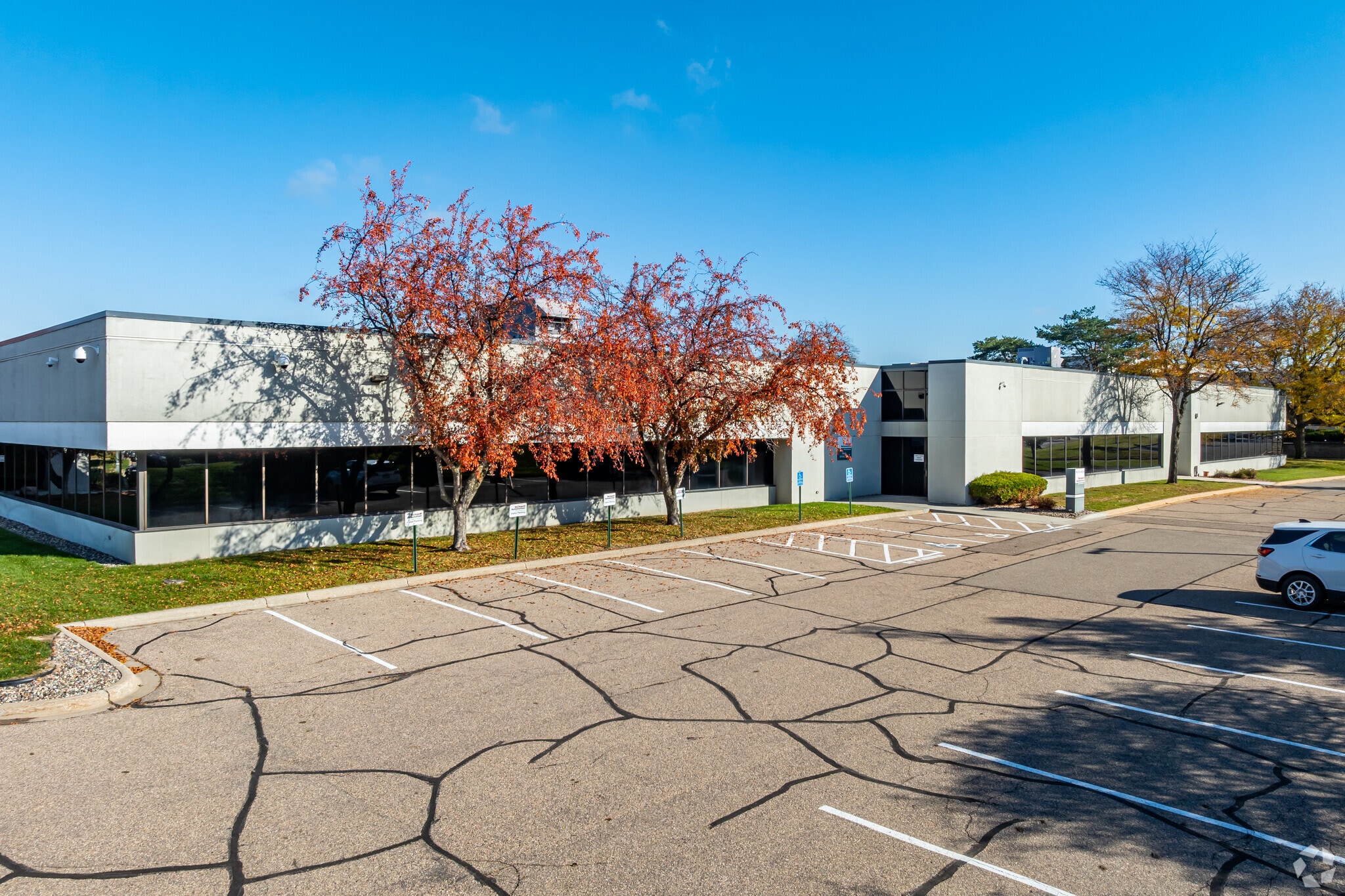 10120-10140 W 76th St, Eden Prairie, MN for lease Primary Photo- Image 1 of 7