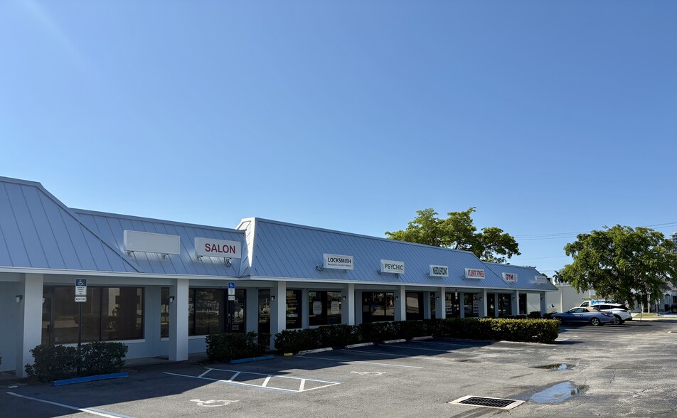 905 US Highway 1, Lake Park, FL for lease - Building Photo - Image 1 of 1
