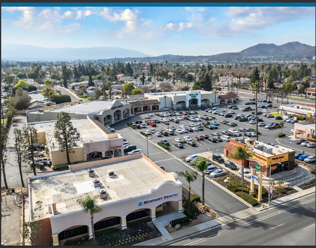 Plus de détails pour 11140-11170 Magnolia Ave, Riverside, CA - Bureau/Commerce de détail, Commerce de détail à louer