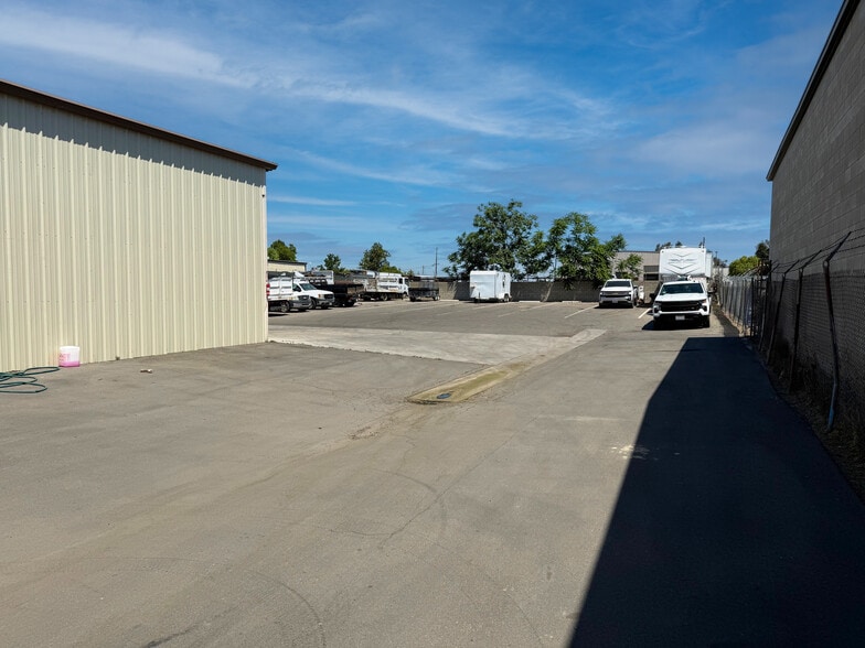 4114 Armour Ave, Bakersfield, CA for lease - Building Photo - Image 3 of 6