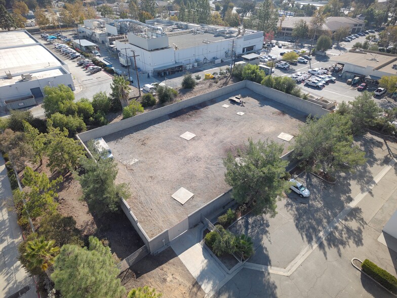 670 Lawrence Dr, Thousand Oaks, CA for lease - Aerial - Image 2 of 5