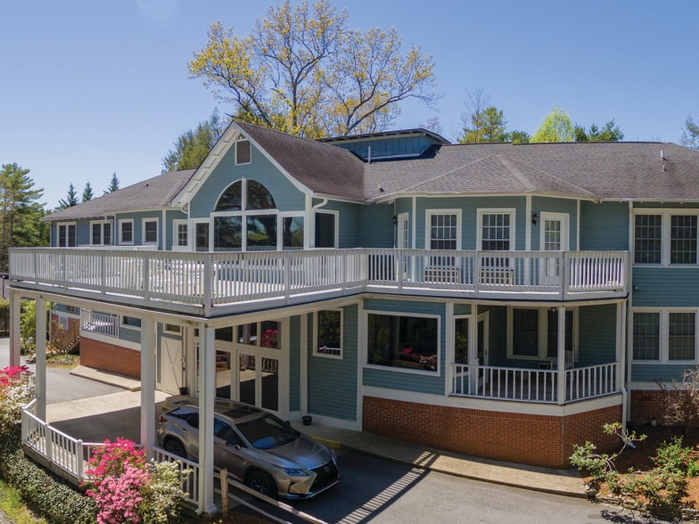 86 Lily Pad Ln, Flat Rock, NC for sale - Building Photo - Image 2 of 75