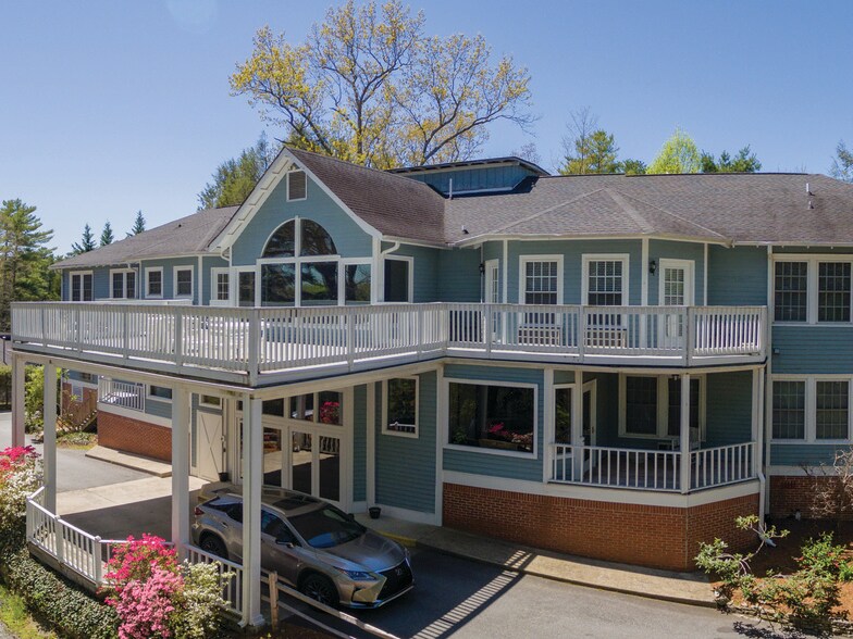 86 Lily Pad Ln, Flat Rock, NC à vendre - Photo du bâtiment - Image 3 de 75