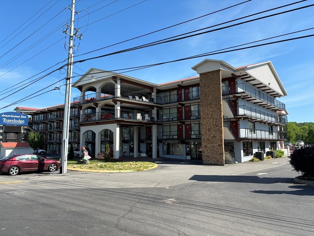 2825 Parkway, Pigeon Forge, TN for sale Building Photo- Image 1 of 10