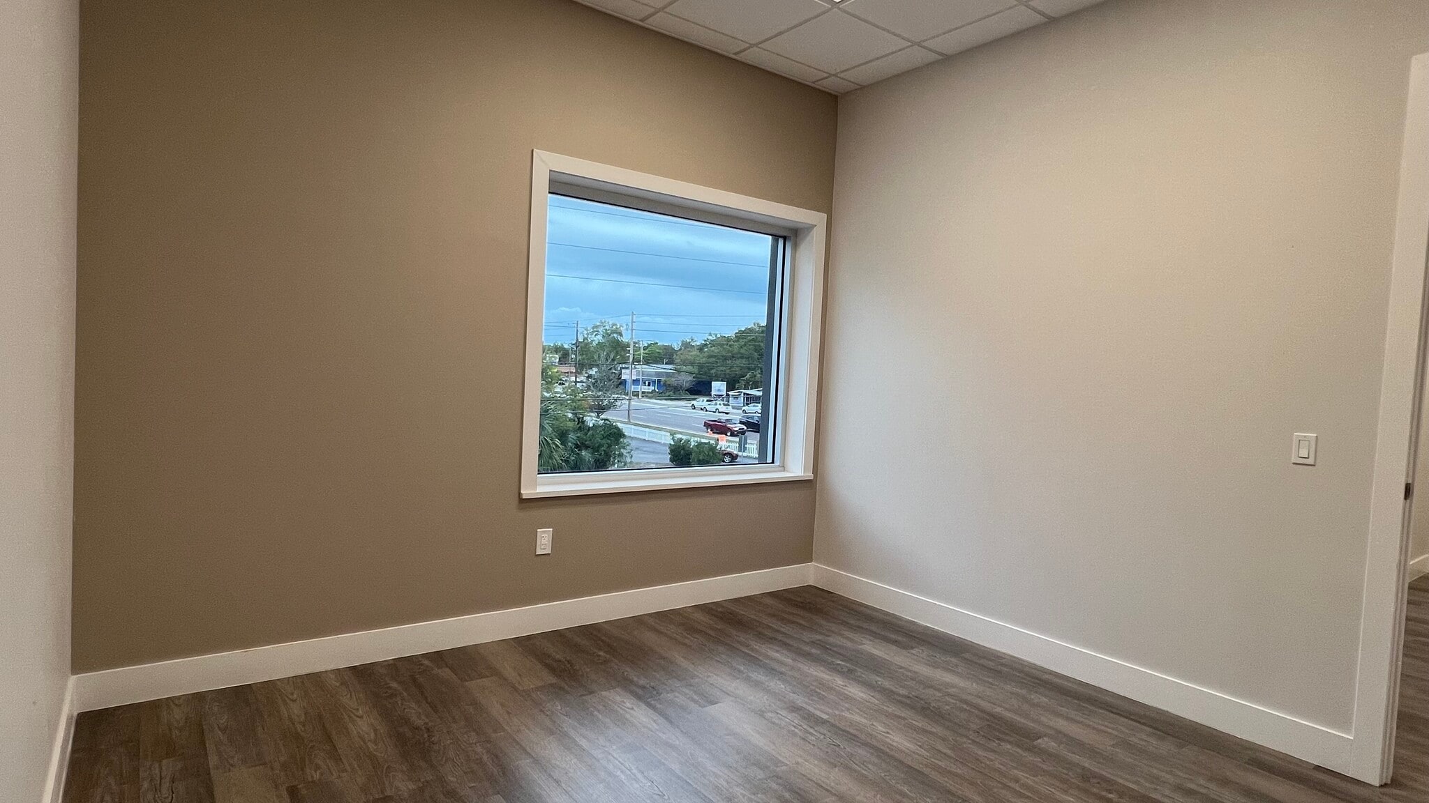 5825 66th St N, Saint Petersburg, FL for lease Interior Photo- Image 1 of 2