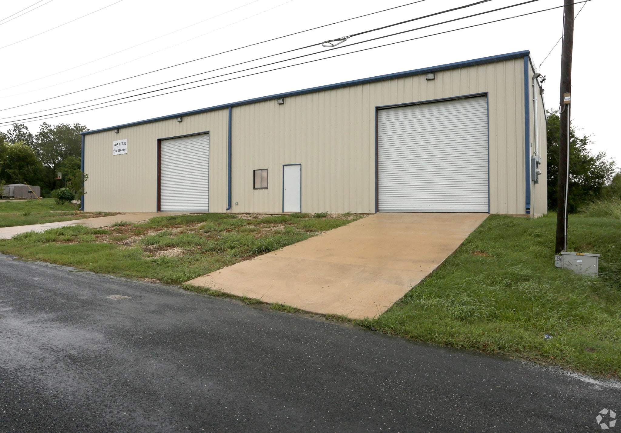 9322 Kneupper Ln, Converse, TX for lease Primary Photo- Image 1 of 7