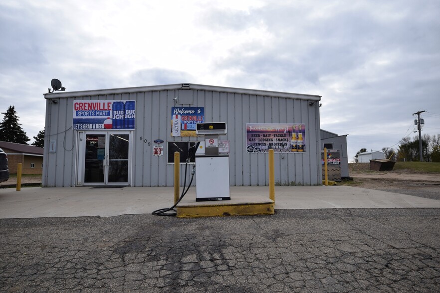 909 Kosciusko, Grenville, SD for sale - Primary Photo - Image 1 of 1