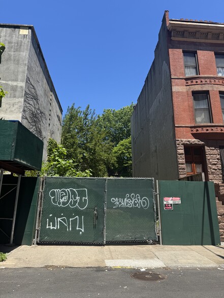 321 W 136th St, New York, NY for sale - Primary Photo - Image 1 of 3