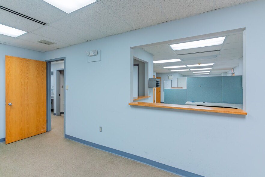 1 Bartol Ave, Ridley Park, PA à louer - Photo du bâtiment - Image 3 de 18