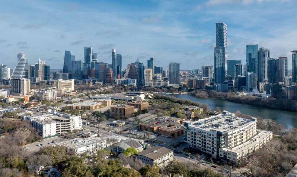 209 E Riverside Dr, Austin, TX à louer - Photo du bâtiment - Image 2 de 7