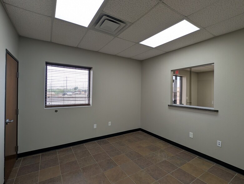 2807 S County Road 1242, Midland, TX à louer - Photo du bâtiment - Image 3 de 9