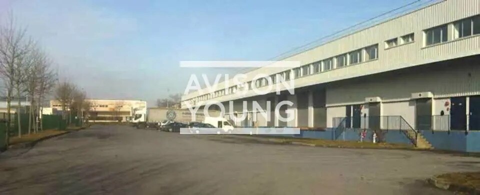 Flex in Goussainville for lease Building Photo- Image 1 of 4