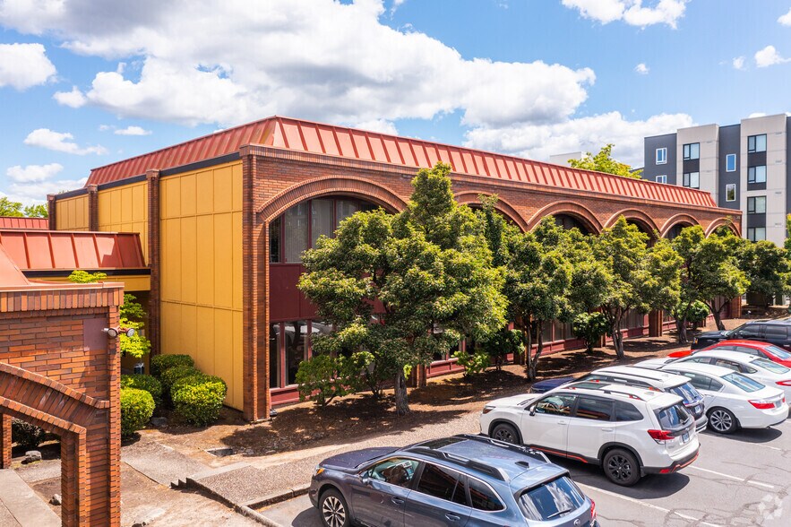 3800 SW Cedar Hills Blvd, Beaverton, OR à louer - Photo du bâtiment - Image 2 de 8