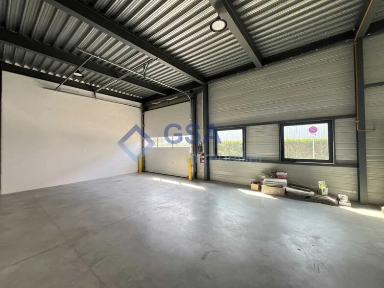 Office in Corbeil-Essonnes for lease - Building Photo - Image 3 of 9