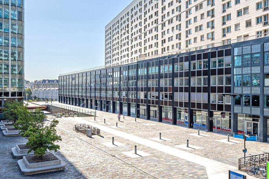 12-32 Terrasse Bellini, Puteaux à louer - Photo du bâtiment - Image 3 de 3
