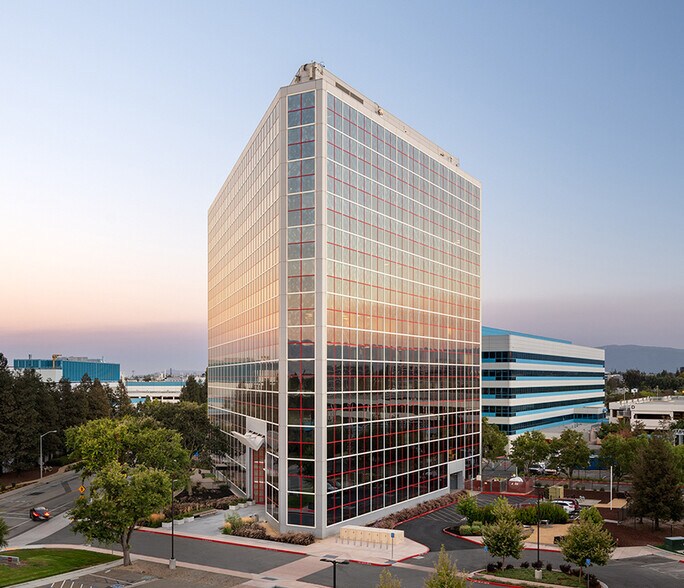 2350 Mission College Blvd, Santa Clara, CA à louer - Photo du bâtiment - Image 1 de 10