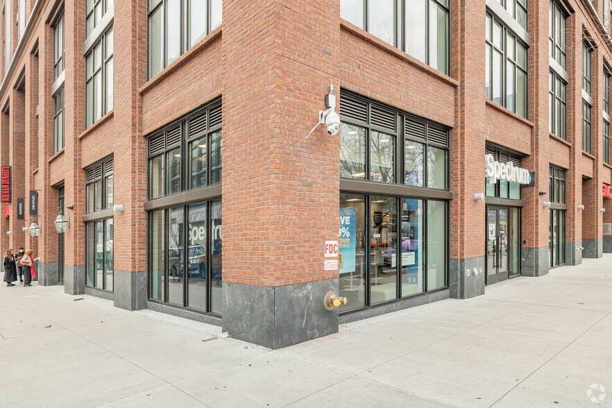 45-06 Pearson St, Long Island City, NY for lease - Building Photo - Image 2 of 6