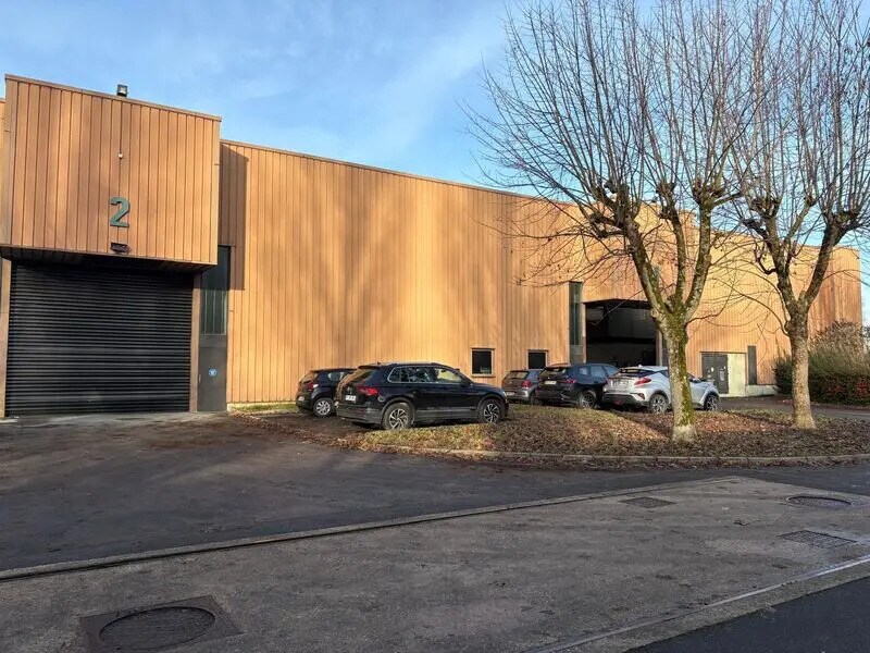 Flex in Émerainville for lease Building Photo- Image 1 of 14