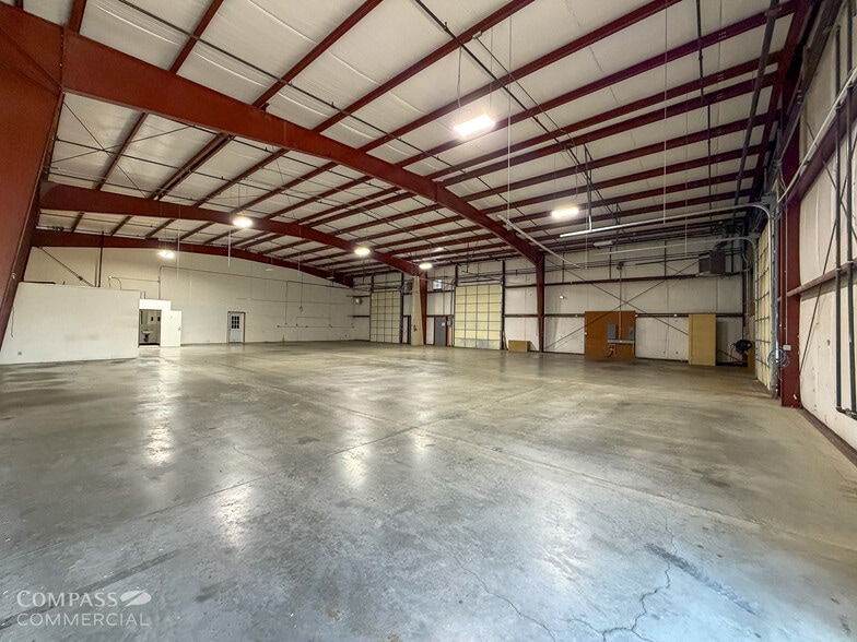 217 Pumice Ave, Redmond, OR for lease - Building Photo - Image 2 of 11