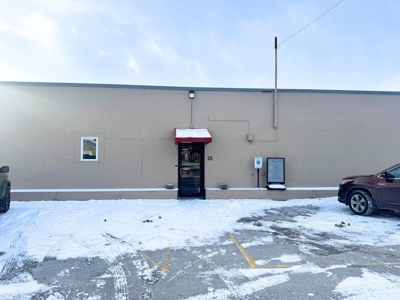 20 Frederick St, Plymouth, WI for lease - Primary Photo - Image 1 of 26