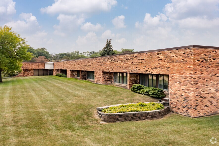 3710 Commercial Ave, Northbrook, IL à louer - Photo du bâtiment - Image 1 de 4