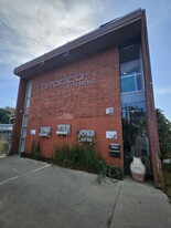 Creative Office w/ Separate Parking Lot - Parc de stationnement couvert