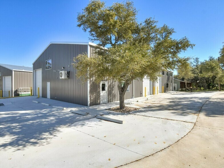 15210 Fitzhugh Road BLD 8, 11, 13 portefeuille de 3 propriétés à vendre sur LoopNet.ca - Photo du bâtiment - Image 3 de 34