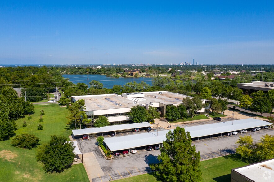 4200 Perimeter Center Dr, Oklahoma City, OK for sale - Building Photo - Image 3 of 14
