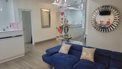 365 Broadway, Amityville, NY for lease Building Photo- Image 2 of 4