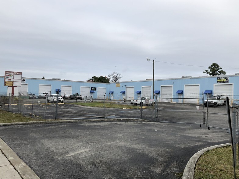4645-4657 Southern Blvd, West Palm Beach, FL à louer - Photo du bâtiment - Image 2 de 3
