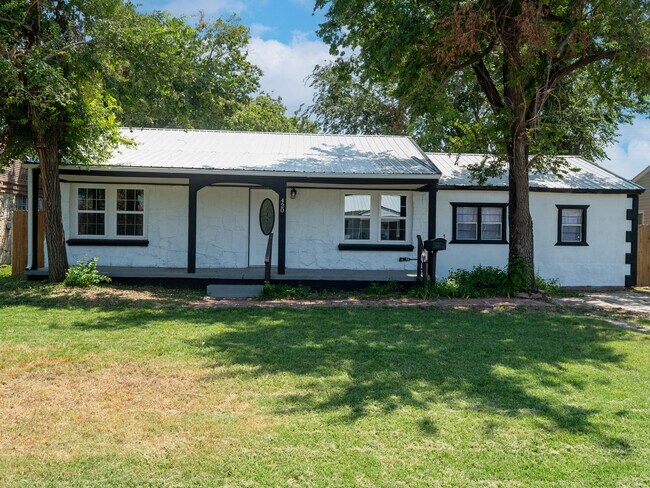 More details for 420 W Johnson St, Norman, OK - Specialty for Sale