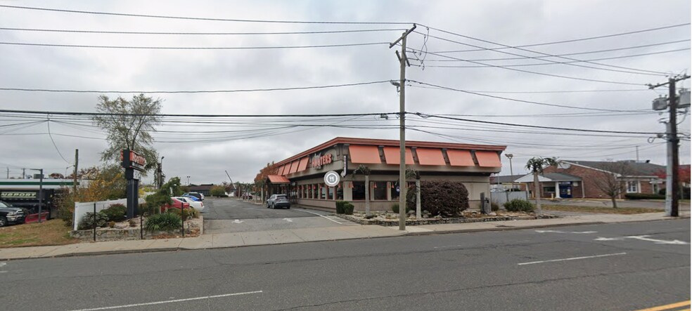 25 Smith St, Farmingdale, NY à louer - Photo du bâtiment - Image 3 de 5