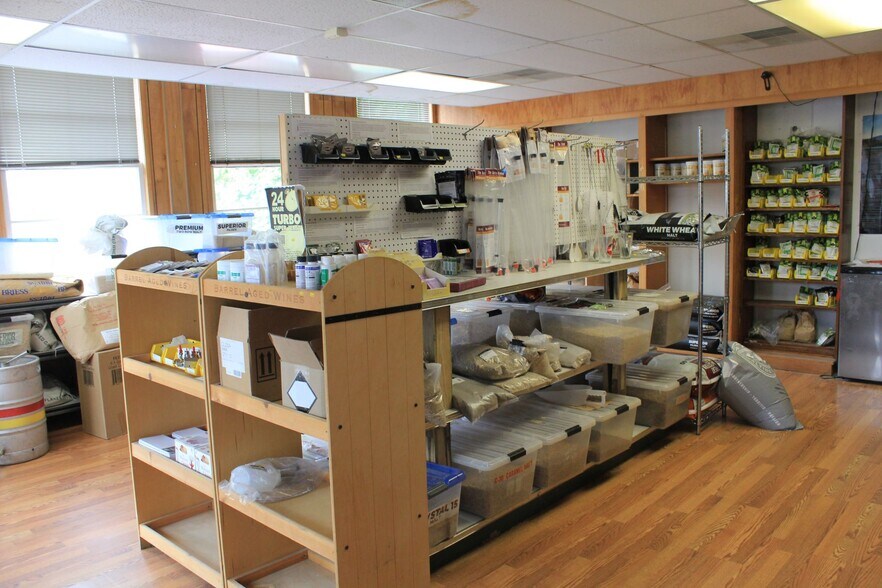 2703 Marine Dr, Astoria, OR à vendre - Photo intérieure - Image 2 de 17