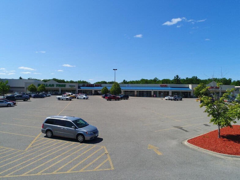 2241 Houghton Lake Dr, Houghton Lake, MI à louer - Photo du bâtiment - Image 3 de 9