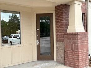 20031-20035 W Lake Houston Pky, Kingwood, TX for lease Building Photo- Image 1 of 7