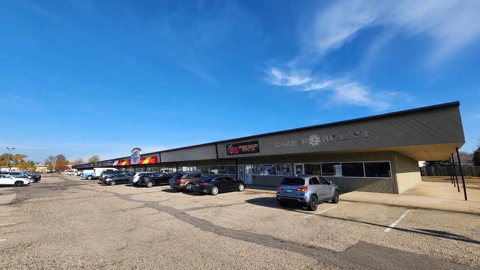 6800-6842 N Humboldt Ave, Brooklyn Center, MN à louer - Photo du bâtiment - Image 3 de 7